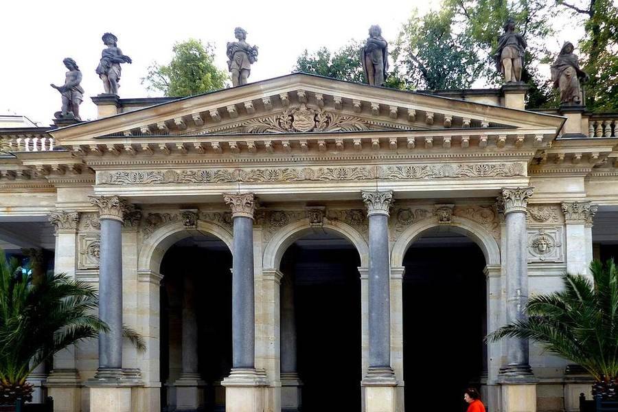 Mühlbrunnkolonnade in Karlsbad: 124 Säulen, fünf Quellen